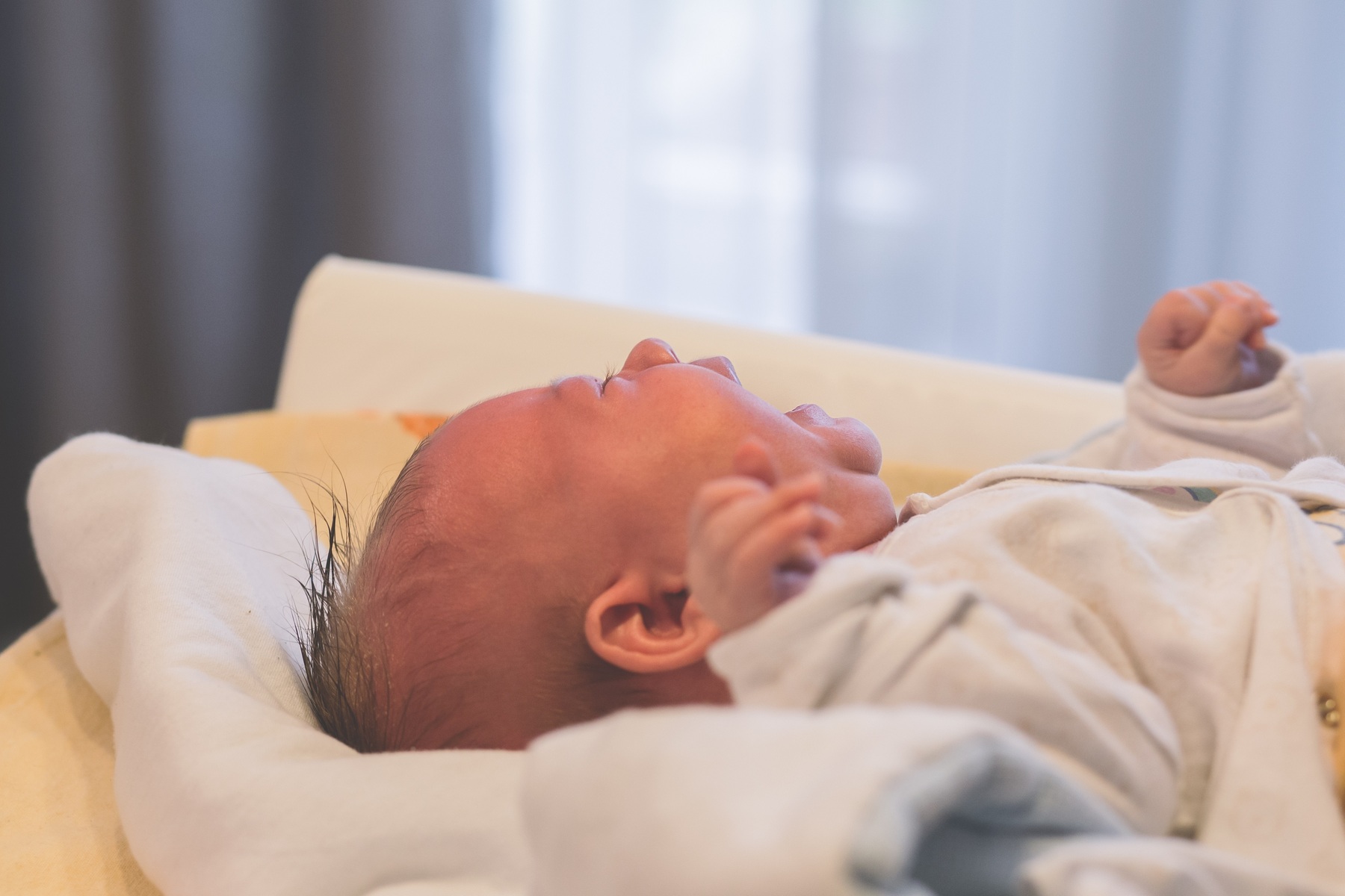 Kolik hos nyfödda: orsaker och lindrande åtgärder